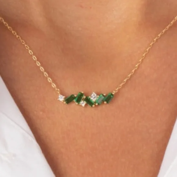 Elegant Gold and Green Jewelry Set - Picture 5 of 8